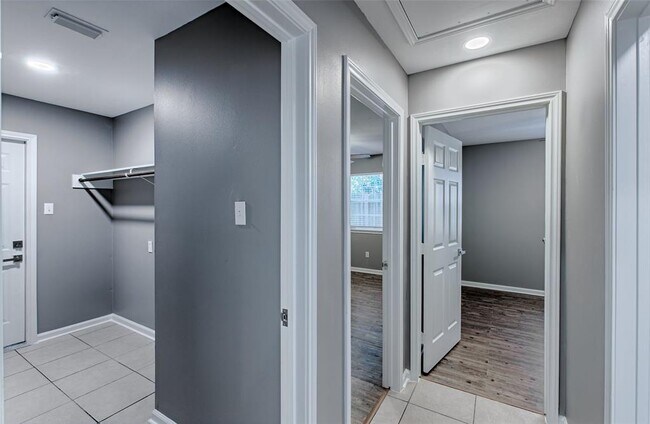 Building Photo - 3607 Hampstead Ct