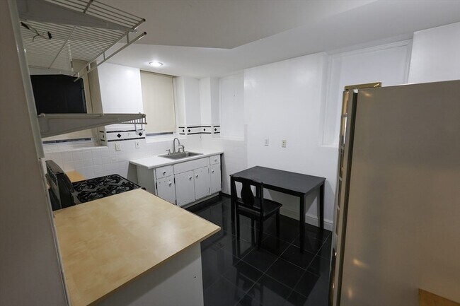 Building Photo - 235 Savin Hill Ave