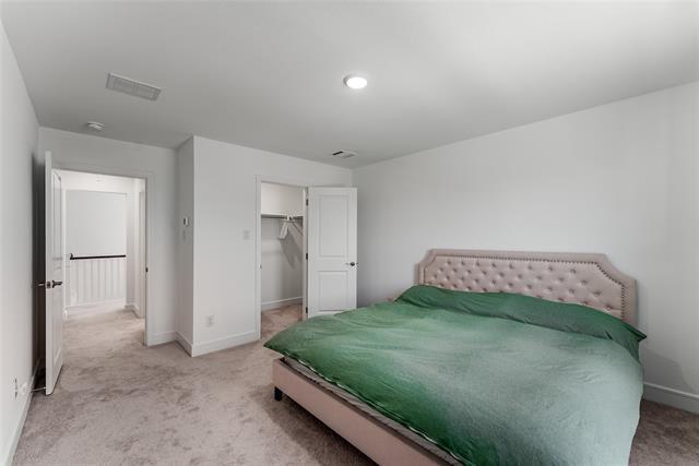 Building Photo - 1045 Bleriot Dr