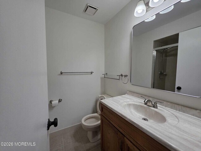Building Photo - 129 Tulip Ln