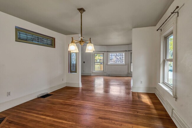 Building Photo - 589 Breckenridge St