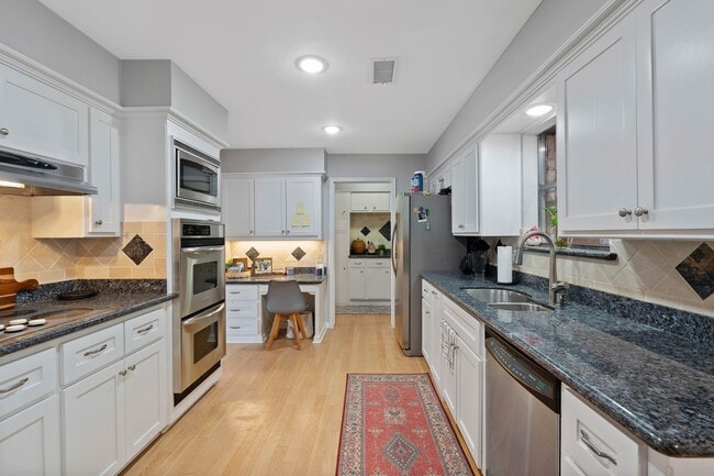 Building Photo - 2828 S Logrun Cir