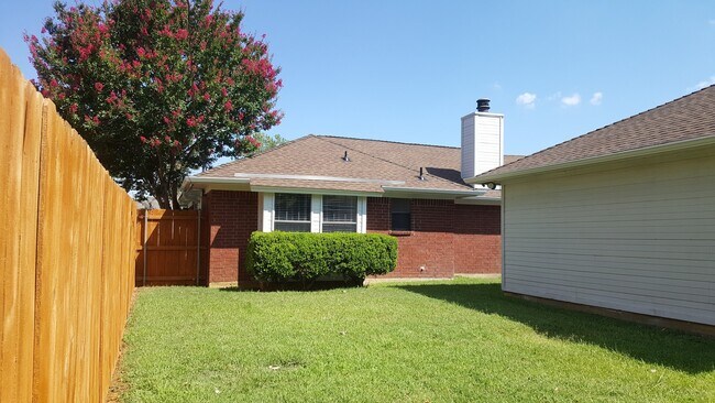 Building Photo - COMING SOON, JANUARY 10TH:  Beautifully Remodeled 3/2/2 Home, Generously updated Smart Home - For...