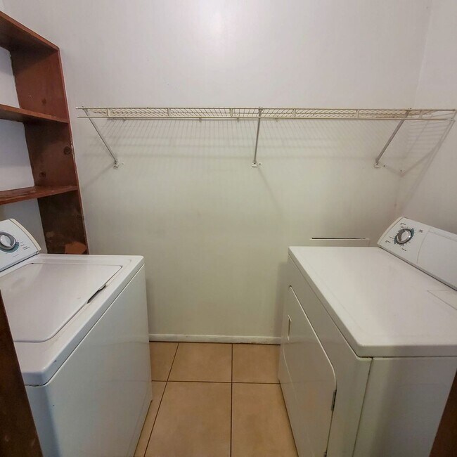 Building Photo - 2429 N Market Ave