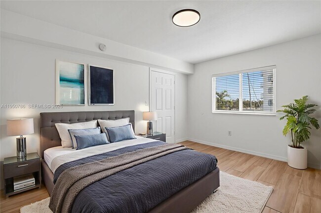 Building Photo - 2475 NW 16th St Rd