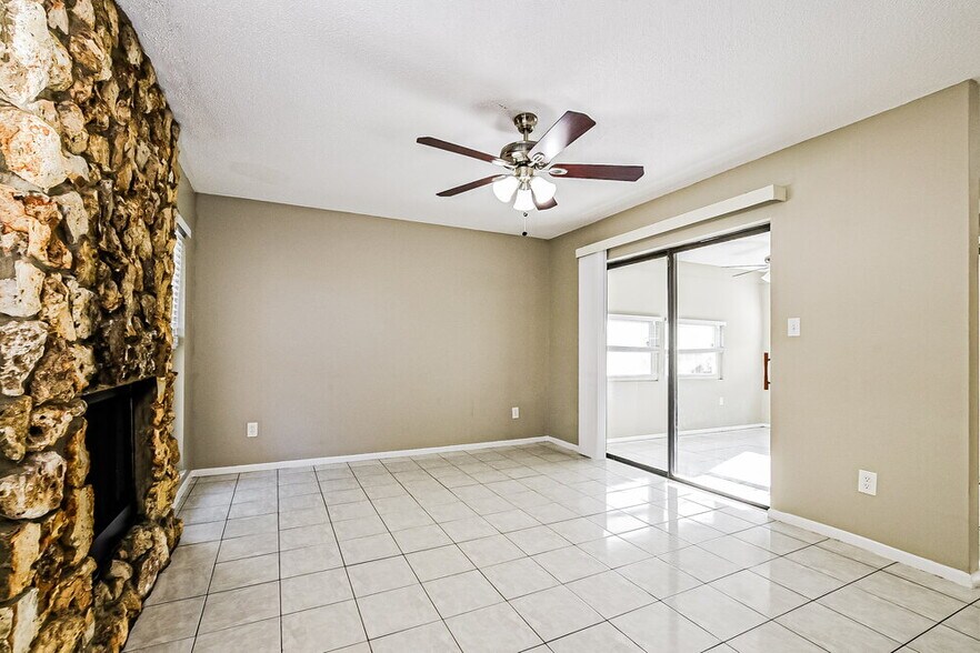 Building Photo - 1348 Andes Dr