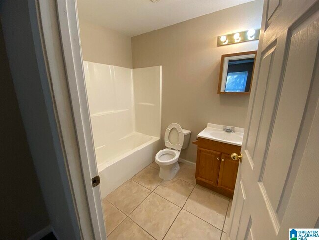 Building Photo - 510 Skyview Dr