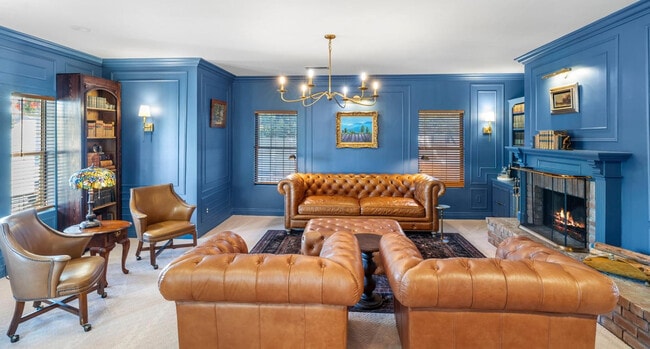 Building Photo - 1832 E Menlo St