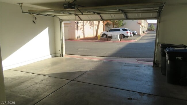 Building Photo - 3014 Sunrise Bay Ave