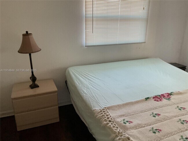 Building Photo - 516 Saxony Dr