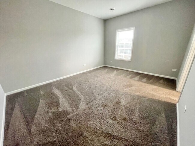 Building Photo - 811 E Main St