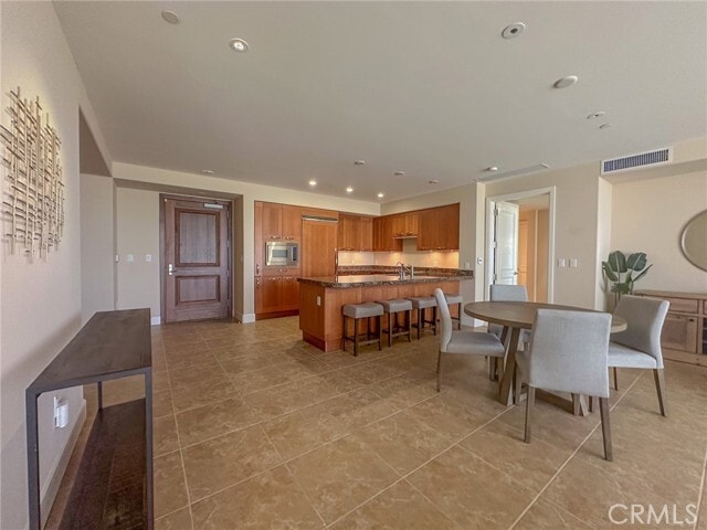 Building Photo - 5068 Scholarship