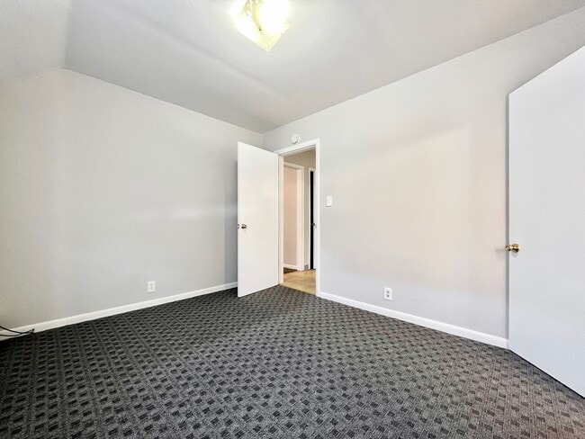 Building Photo - 1165 W Dale Ave