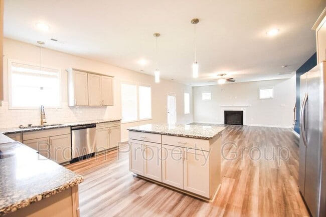 Building Photo - 114 Welborn St