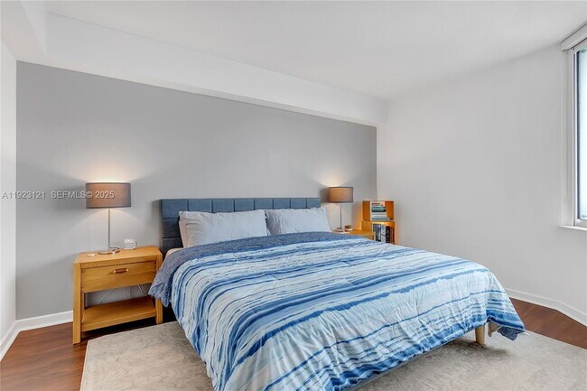 Building Photo - 335 S Biscayne Blvd