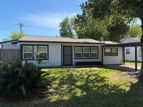 Building Photo - 5962 Belarbor St