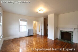 Building Photo - 44 Central St