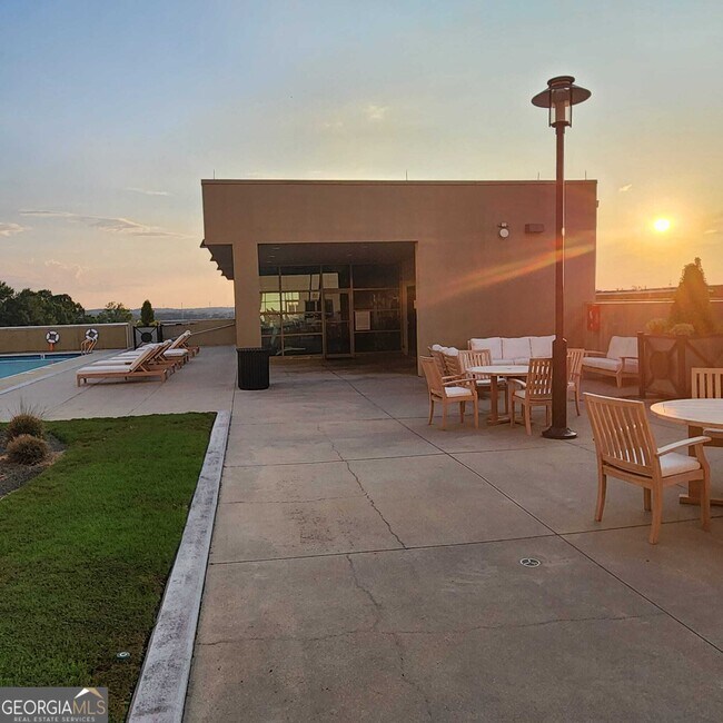 Building Photo - 1100 Howell Mill Rd NW