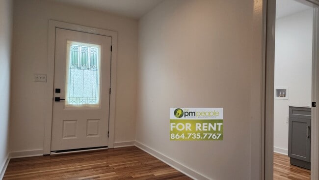Building Photo - Newly renovated, Modernized 3/2 Home Avail...