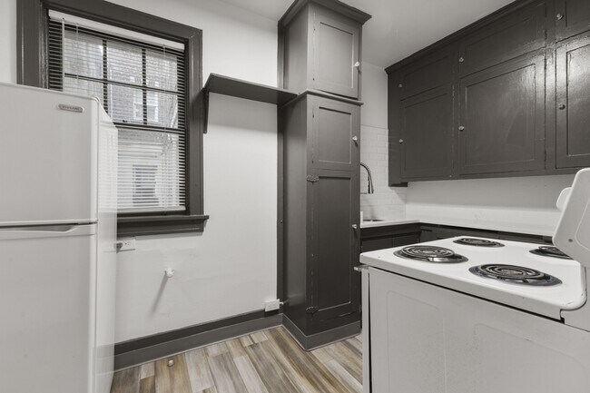 Building Photo - 16 N Broadway St