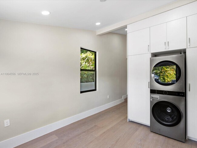 Building Photo - 9073 Dickens Ave