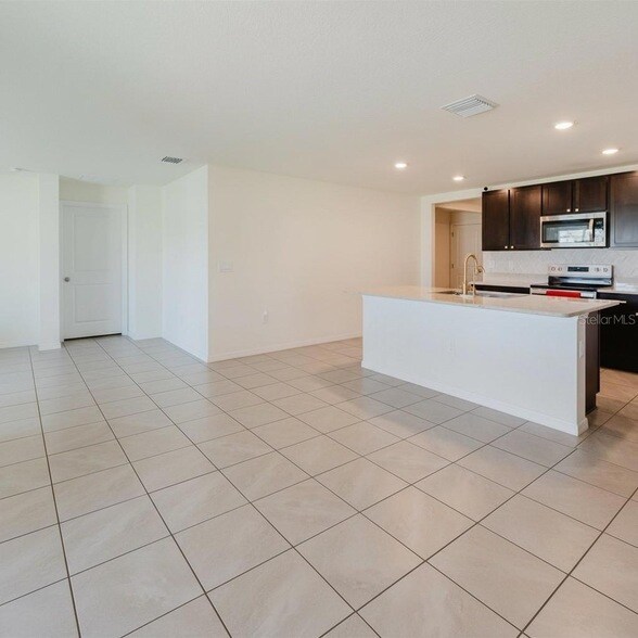 Building Photo - 2812 Gumbo Limbo Dr