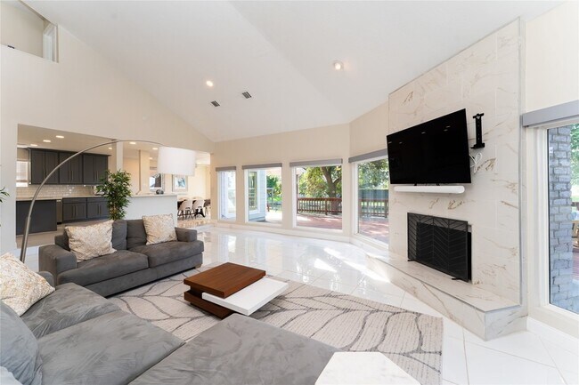 Building Photo - 8311 Amber Cove Dr