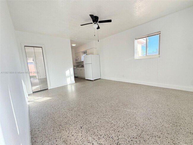 Primary Photo - 322 NE 6th St