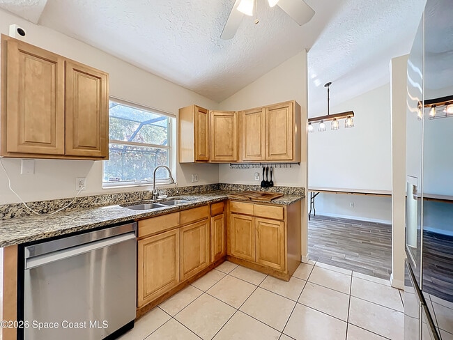 Building Photo - 5345 Cangro St