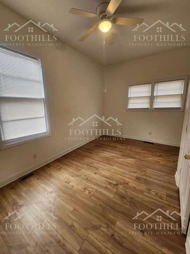 Building Photo - 1012 Johns Ave