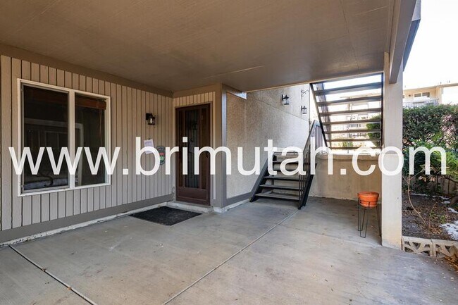 Building Photo - 5761 S Waterbury Cir