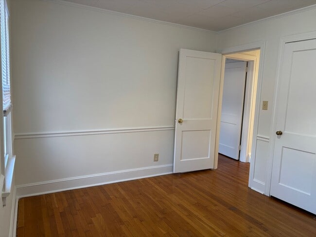 Building Photo - 3 BED, 1 BATH HOME IN GREYSTONE AREA, $1450 MONTH, $1450 DEPOSIT