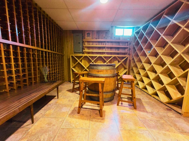 Building Photo - 510 M-35