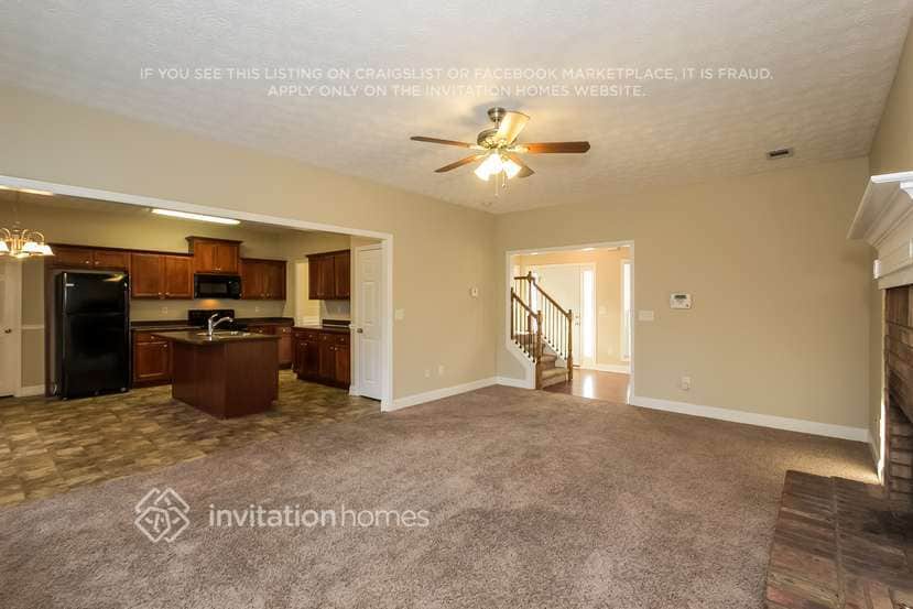 Building Photo - 225 Hedgewood Dr