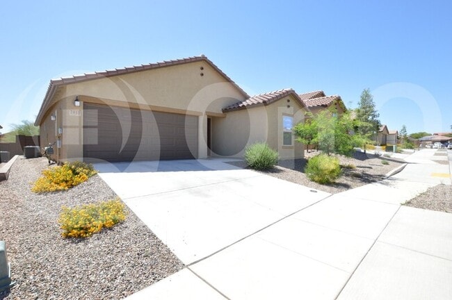 Building Photo - 7951 N Scholes Ave