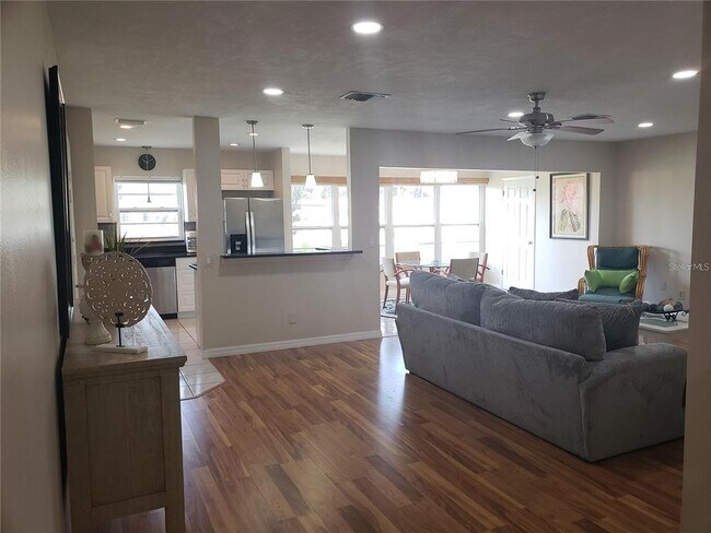 Building Photo - 206 Cedarwood Cir