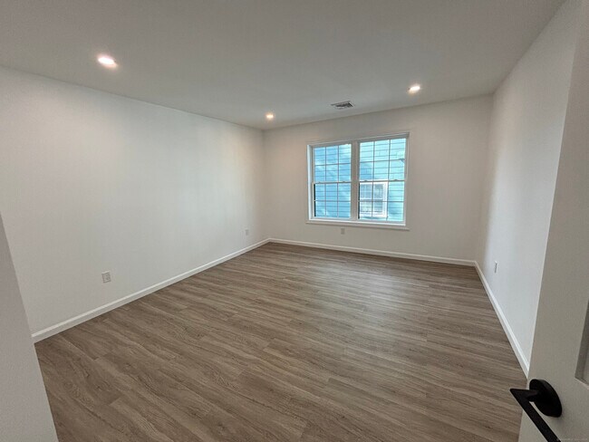 Building Photo - 38 Golden Hill St