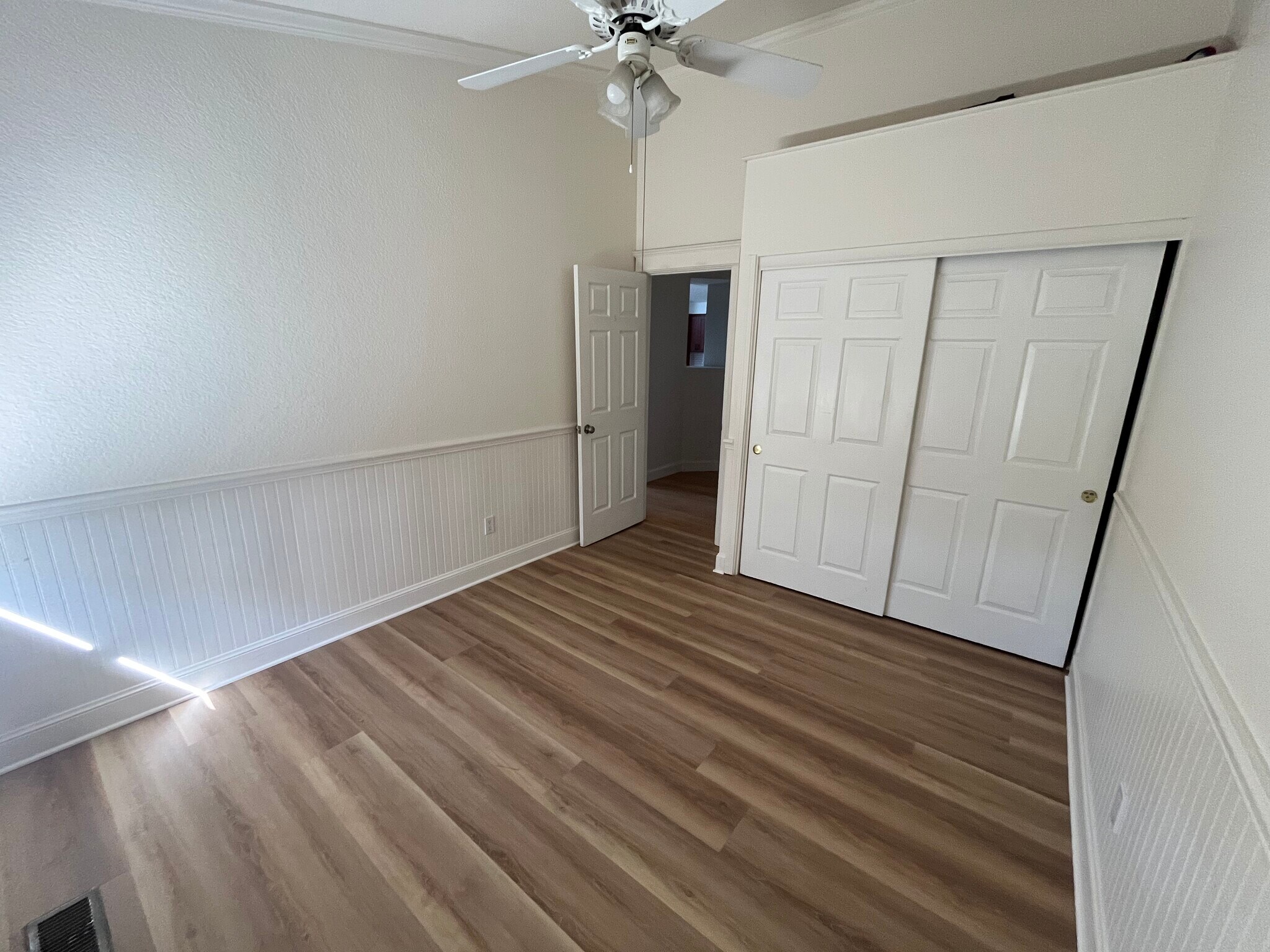 Building Photo - 705 Summer Cir