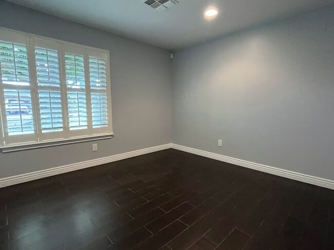 Building Photo - Elegant North Glendale Retreat with Premium Upgrades