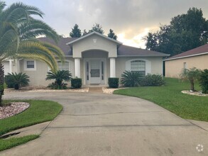 Building Photo - Lehigh Woods Large Pool Home!