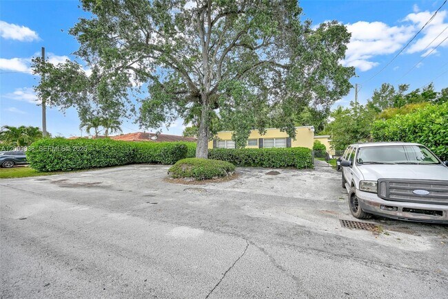 Building Photo - 2225 SW 62nd Ct