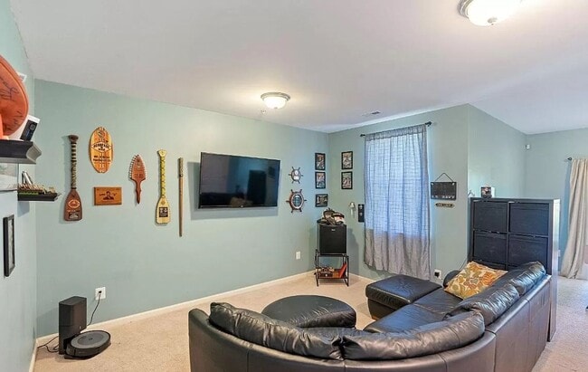 Building Photo - 3 level End Unit townhouse w/bump out in B...