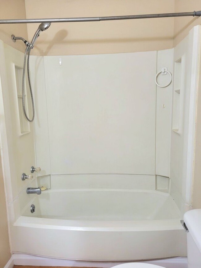 Building Photo - Renovated and Ready to Rent...7 Bradley, P...