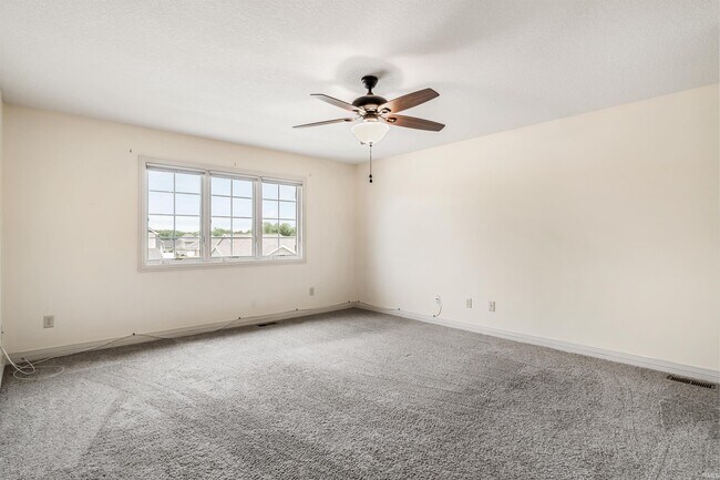 Building Photo - 625 Perolla Dr