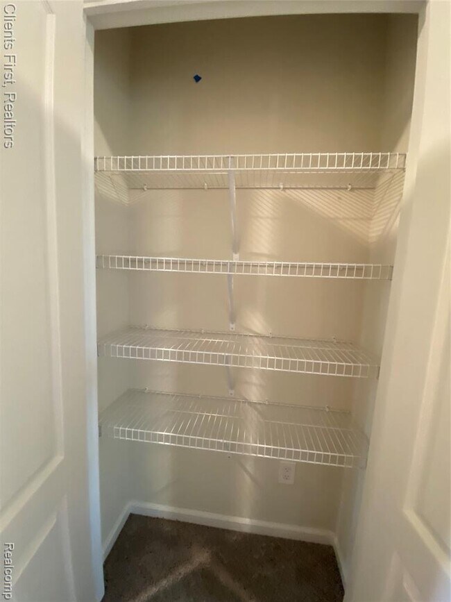 Building Photo - 22490 Woodbridge Ln