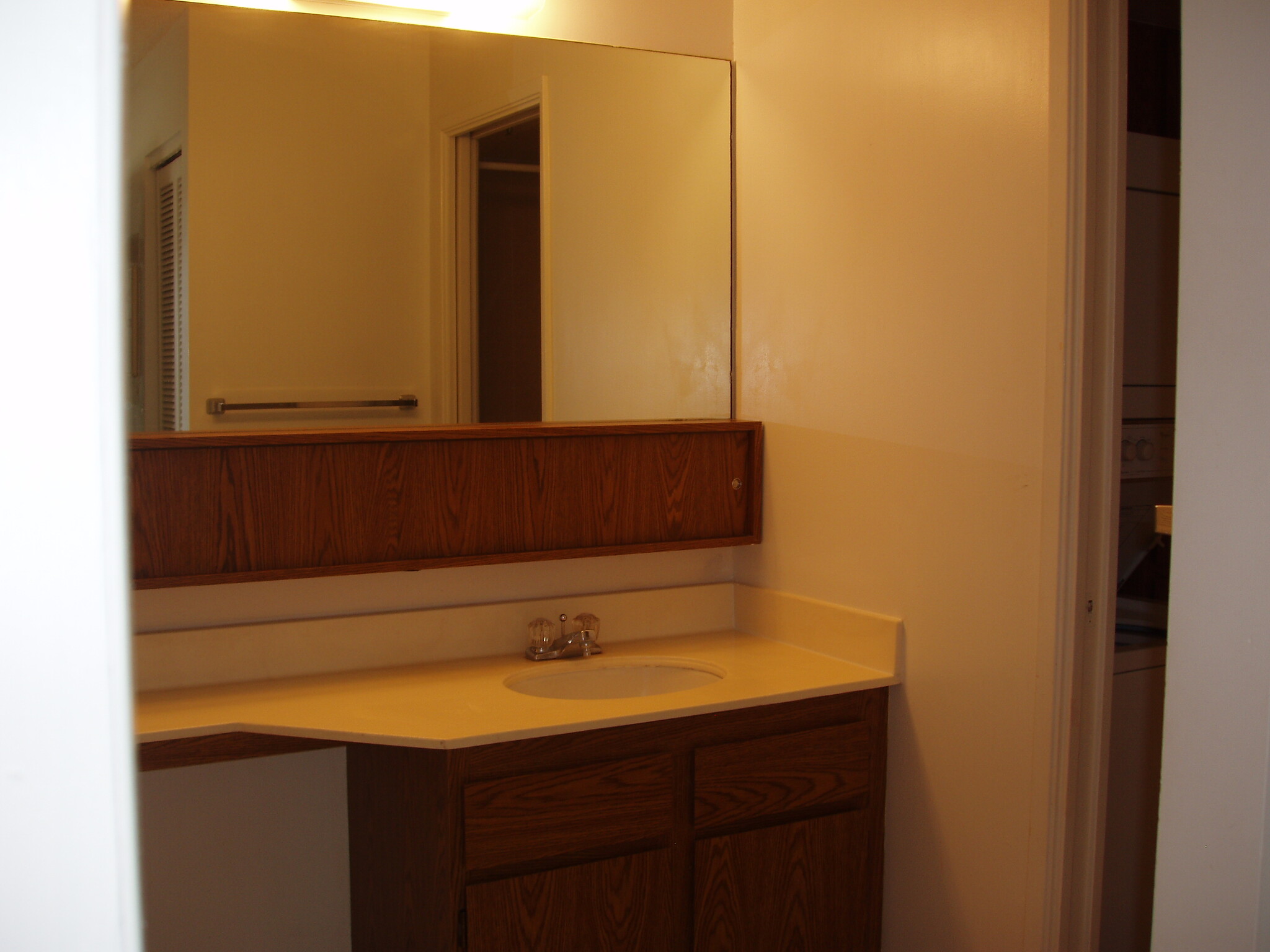 Vanity Area - 98-402 Koauka Loop