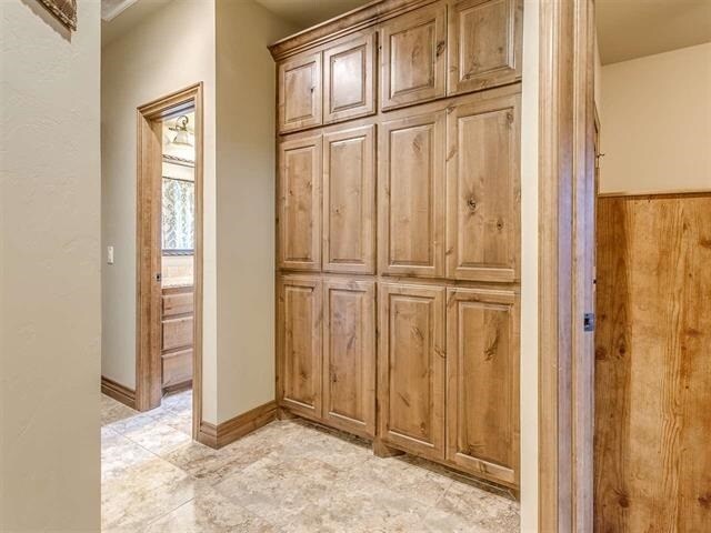 Building Photo - 202 Parkview Dr