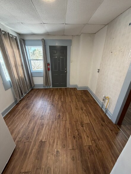 Building Photo - 708 Mills St