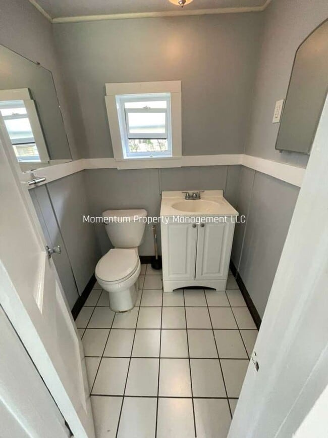 Building Photo - Freshly Renovated 3/2 - Ready for Immediate Move-In