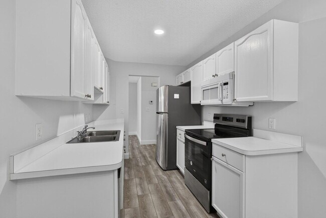 Building Photo - 12708 Shoreline Dr